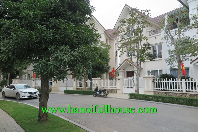 Rental a garden villa in Vinhomes Riverside, Long Bien, Ha Noi