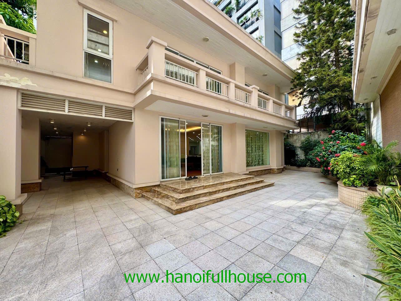 Pool and gym 4 BR villa in West Lake, Ha Noi. Fully furnished villa, 2 storeys, lots of space