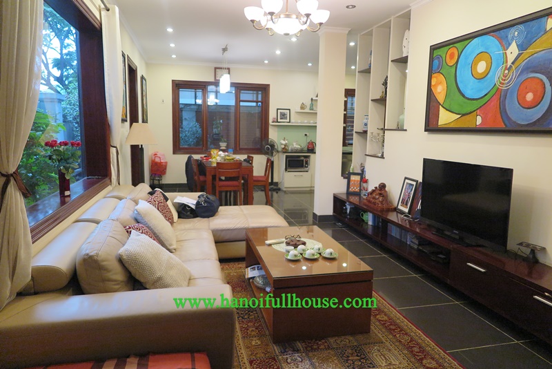 Cho thuê biệt thự sân vườn phong cách Châu Âu, sàn gỗ nội thất cao cấp ở quận Thanh Xuân