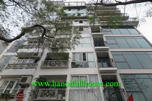 Find an apartment in Truc Bach area with lake view, lots of light, airy and quiet