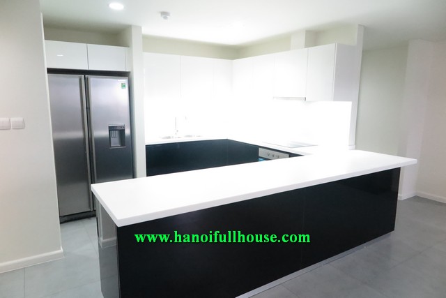 Rentals 3 BRs apartment in Watermark building on Lac Long Quan street, Cau Giay dist, Ha Noi