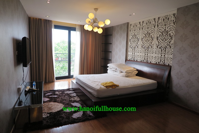 Lake view and luxury serviced apartment with three bedrooms at Tay ho 