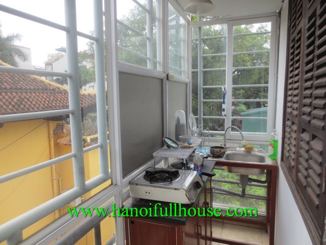 Bright small serviced apartment in Ba Dinh dist for Expats rent