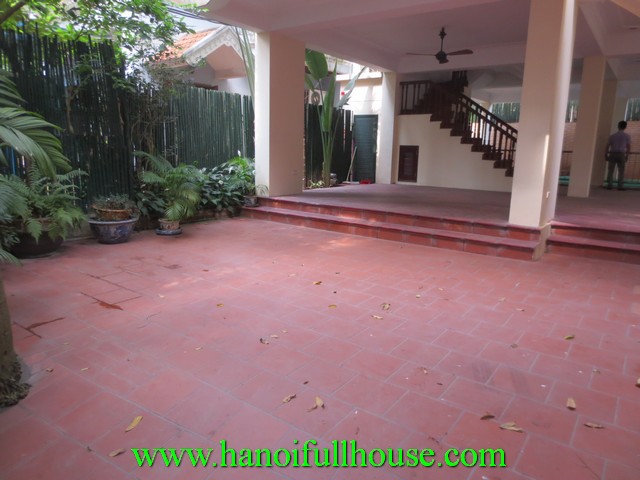 Big villa with courtyard, swimming pool for lease in Tay Ho dist, Ha Noi