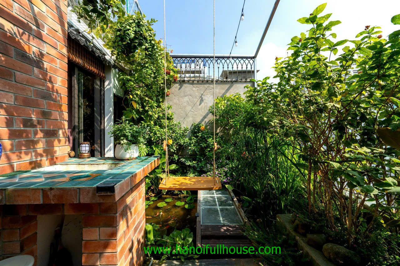 Căn hộ 2 phòng ngủ xinh đẹp và nhiều ánh sáng ở quận Hoàn Kiếm .