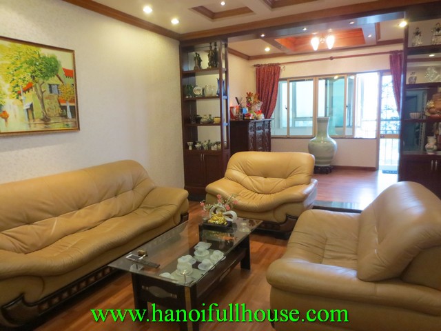 3 bedroom beautiful cheap apartment for rent in Lang Ha street, Dong Da dist