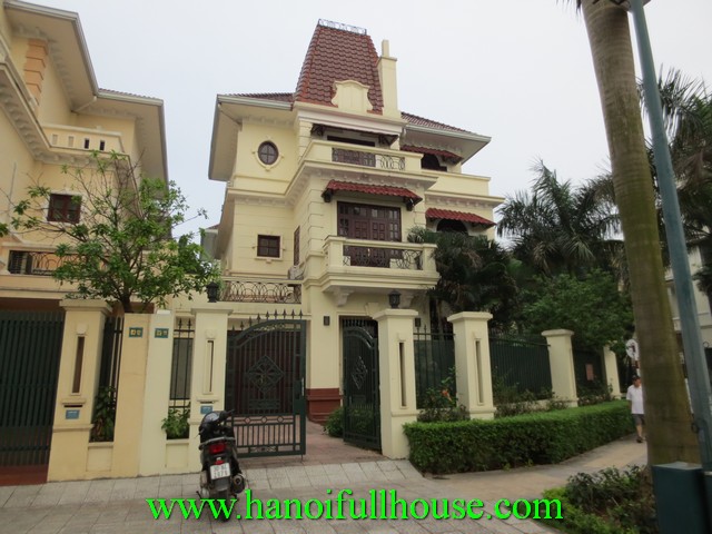 Big villa for rent in Ha Noi Ciputra urban. Garden & courtyard villa with 5 bedrooms, fully furnished