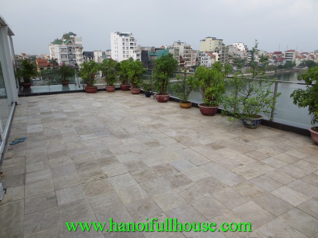 Facing West Lake serviced apartment with beautiful balcony, fully furnished on Xuan Dieu street