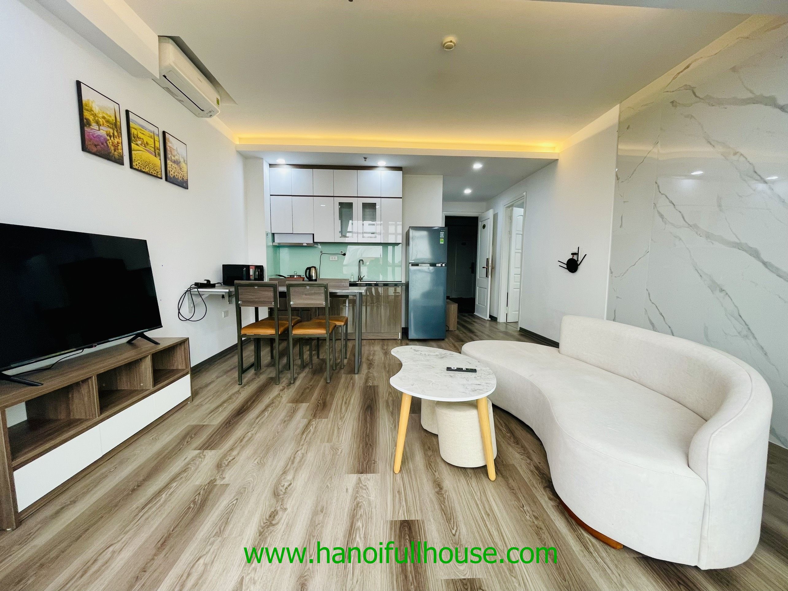 Nice and modern apartment with 2 bedrooms in Tay Ho for rent