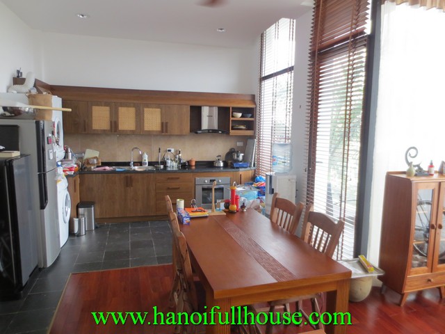 Ha noi tay ho serviced apartment with lift, 2 beds, 2 baths, lake view, balcony