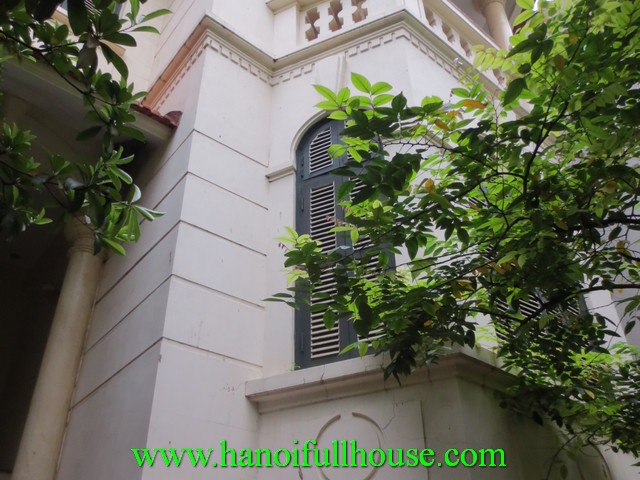 4 bedroom house with courtyard, balconies for rent in Ba Dinh dist, Ha Noi