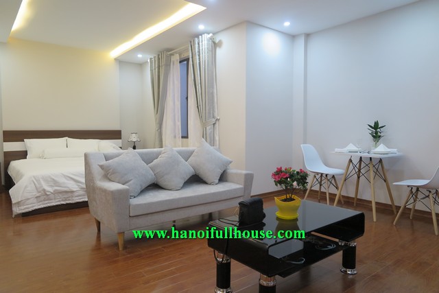Super cheap beautiful studio apartment in Ba Dinh for rent, price is 400$/month included full services