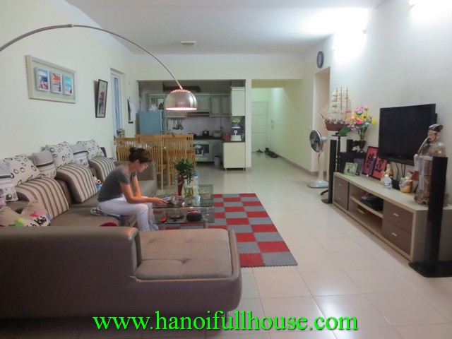 4 bedroom apartment for rent in Ba Dinh dist. Fully furnished, nice view, high floor