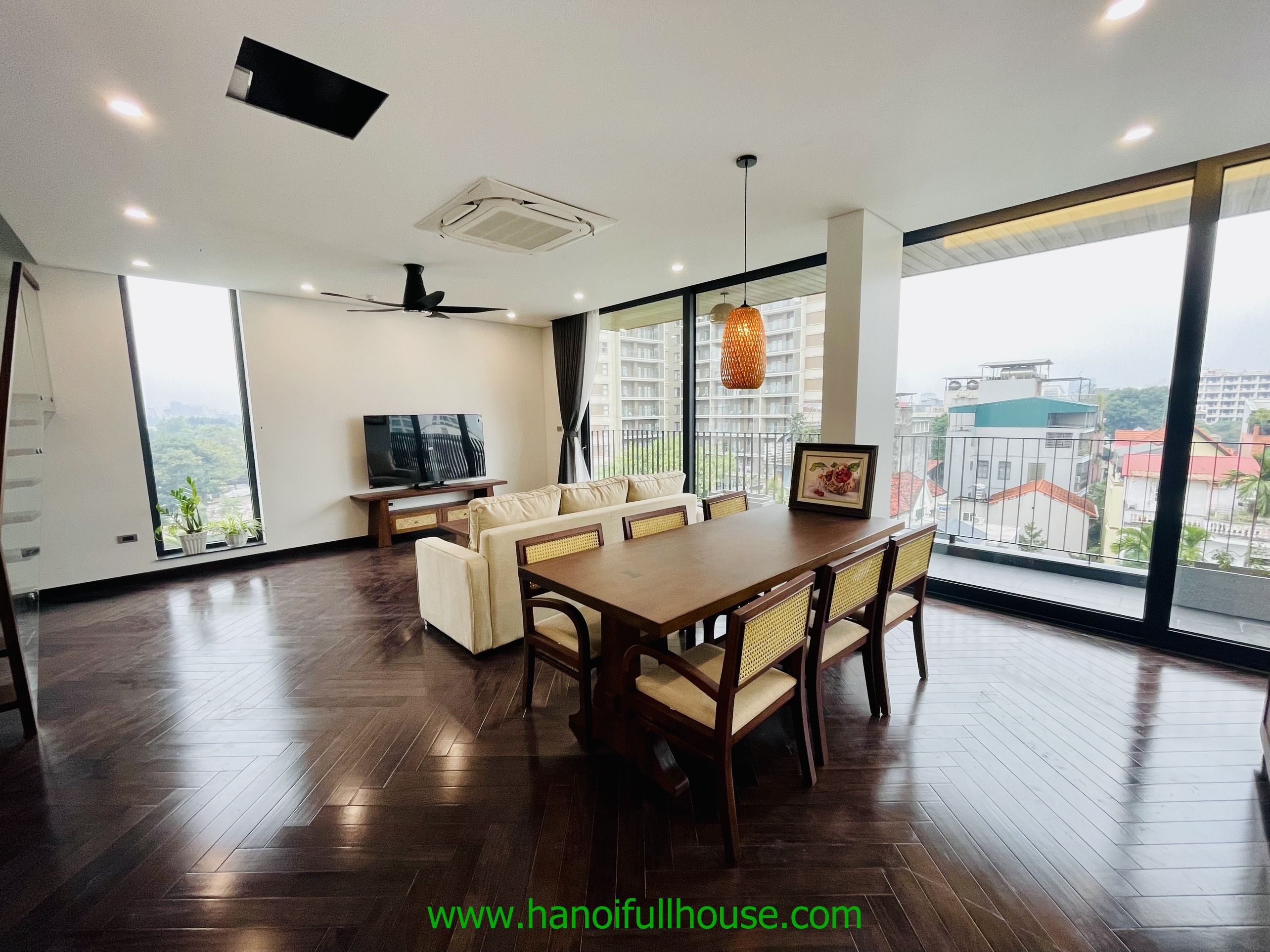 Duplex 3 bedroom apartment on Xuan Dieu str for rent