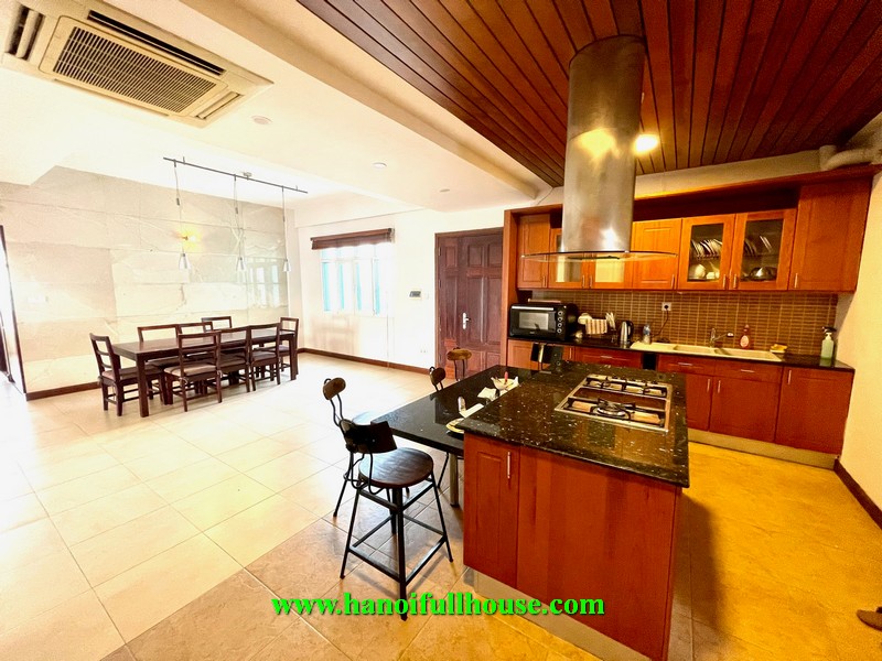 Rental luxury apartment- 4 bedrooms, 3 bathrooms, fully furnished. Truc Bach lake view