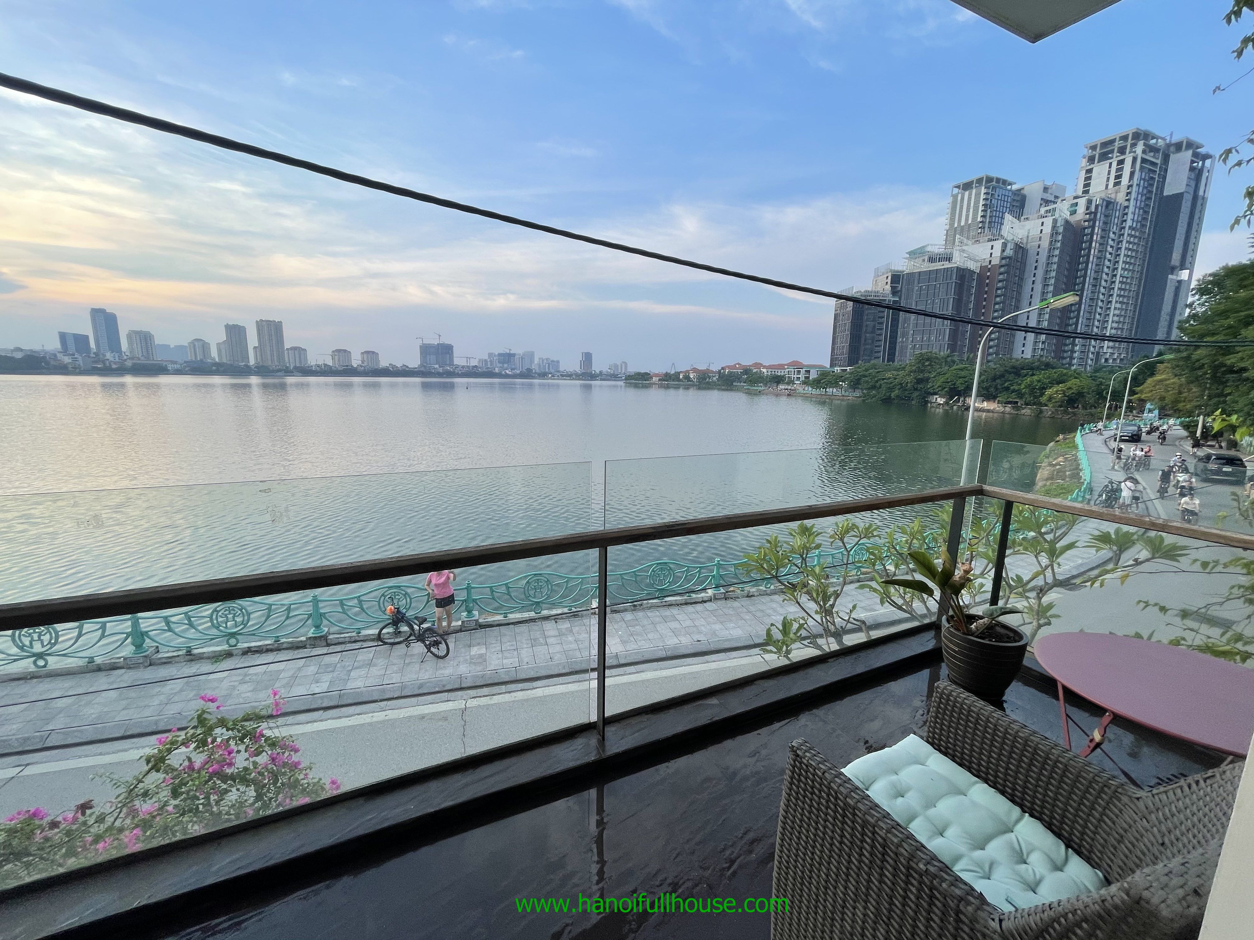 Lake view apartment with 2 bedrooms, 2 wcs in Tay Ho