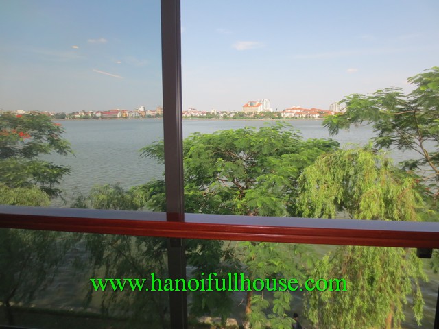 Beautiful view apartment, 2 bedrooms, 2 bathrooms on West Lake face for rent