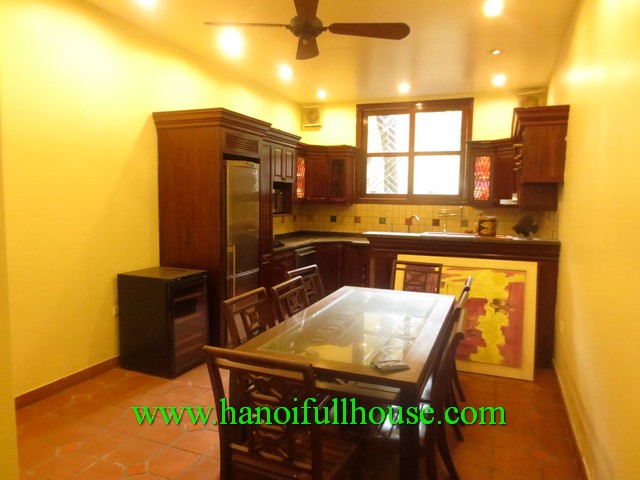 Cheap nice house with 4 bedroom in Hai Ba Trung dist for foreigners rent