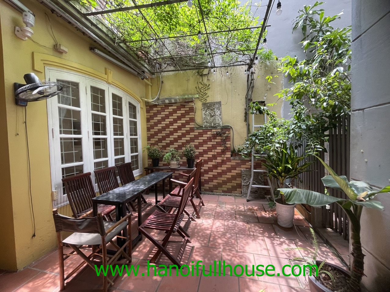 4 Bedroom house with beautiful yard in Tay Ho dist to rent, close to Westlake