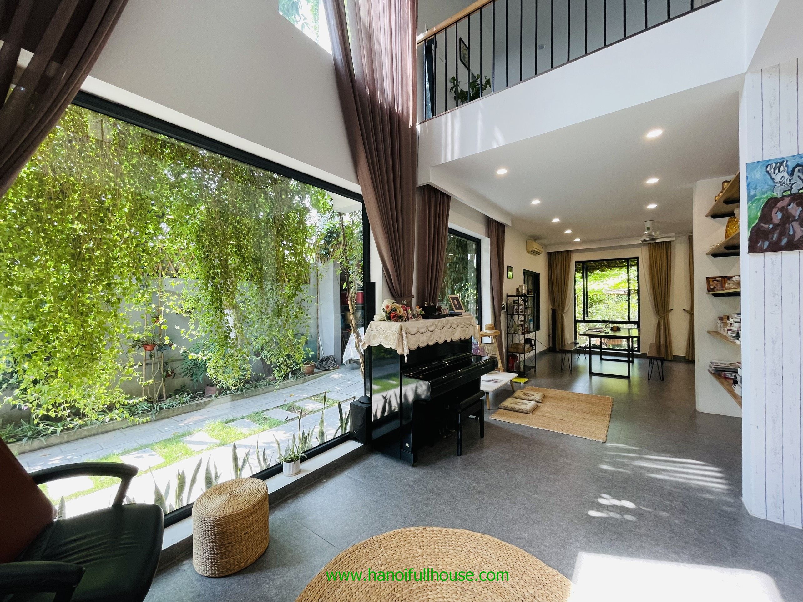 Wonderful River Villa with a large garden in Long Bien for lease