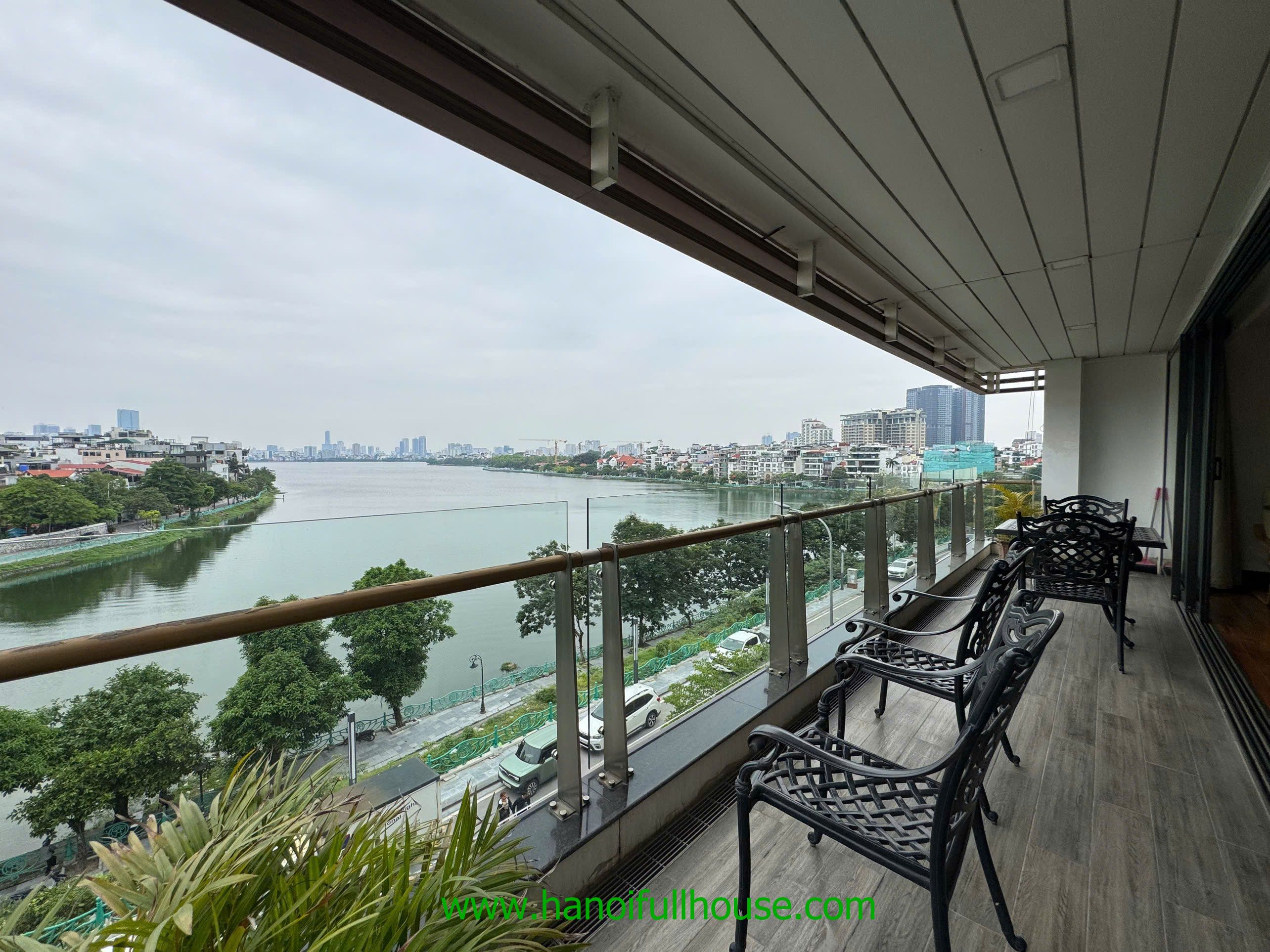 Lake view 3 bedroom apartment with modern style in Xuan Dieu for rent