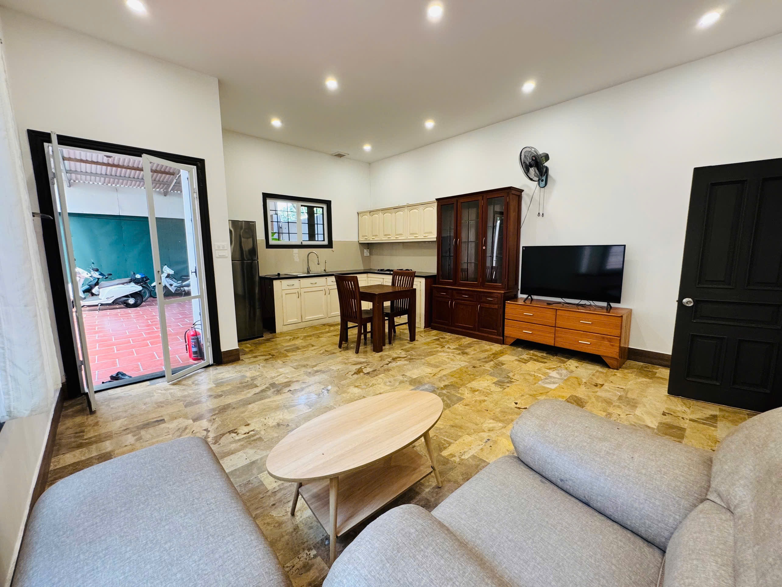 Super cheap 2 BR house in Dang Thai Mai street, Tay Ho district for rent