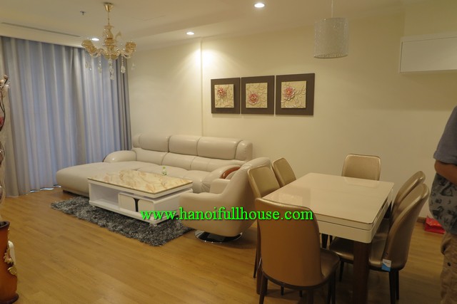 Modern cheap apartment with three bedroom for rent in Vinhomes Nguyen Chi Thanh, Ha Noi