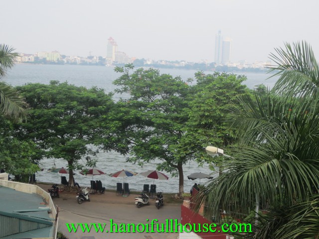 Rent charming villa in Tay Ho dist, Ha Noi. Big villa with courtyard, garage, nearby West Lake