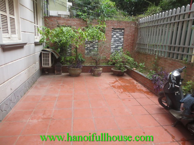 Tay ho 3 bedroom house with courtyard, nearby West Lake area for lease