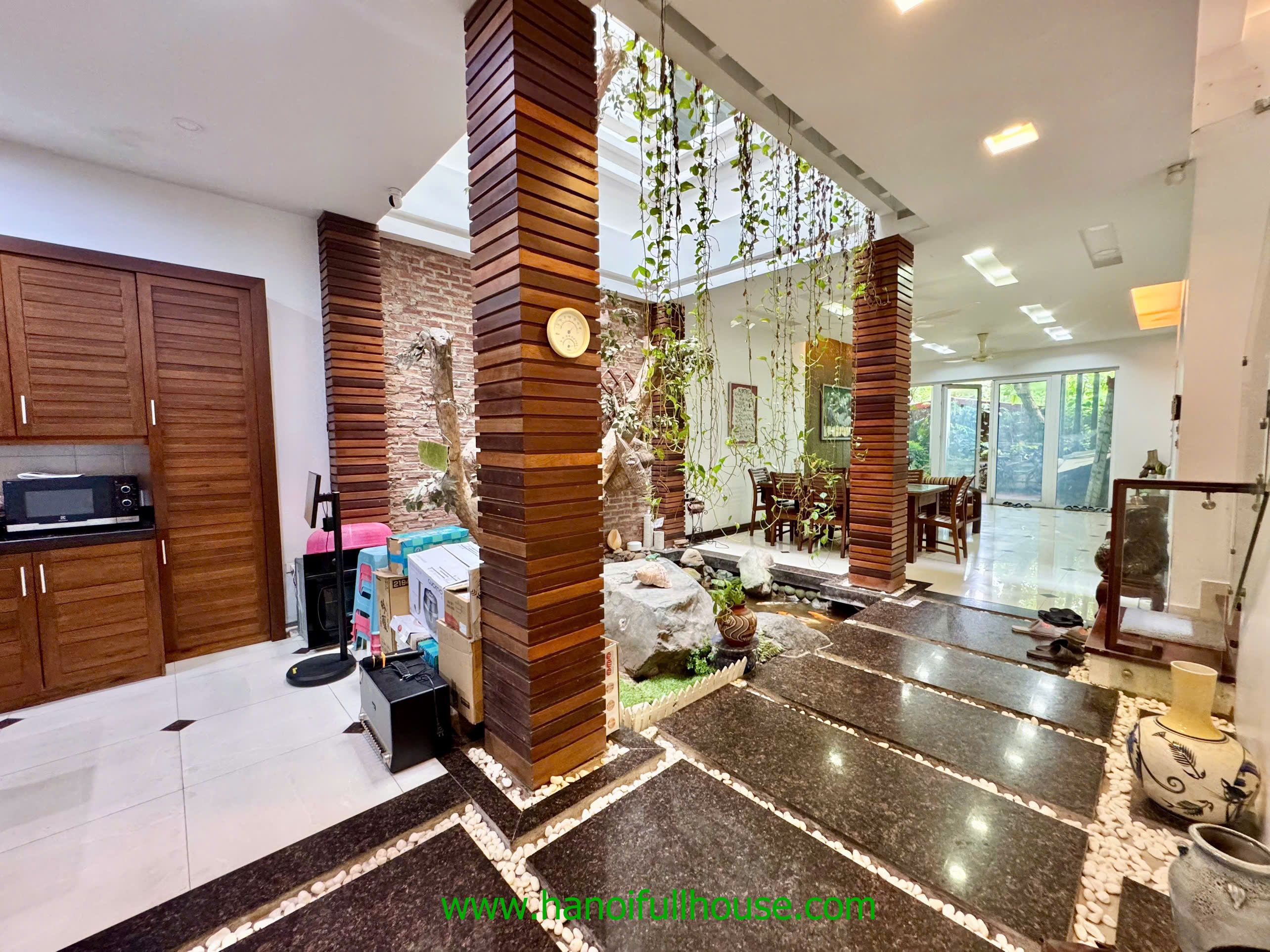 Full furniture 5 bedroom garden house in Tay Ho for lease