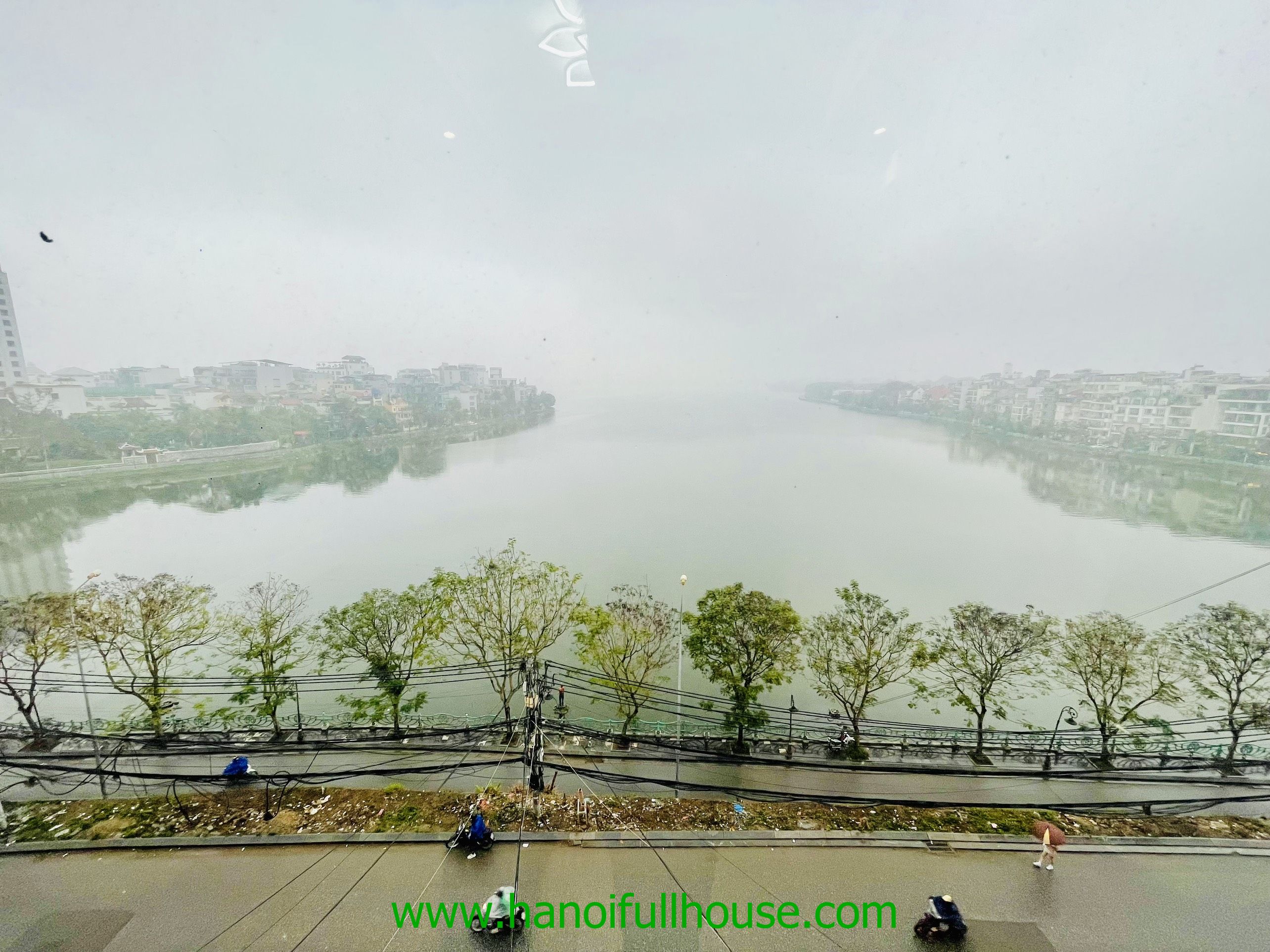 New and modern apartment with 3 bedrooms on Xuan Dieu for lease