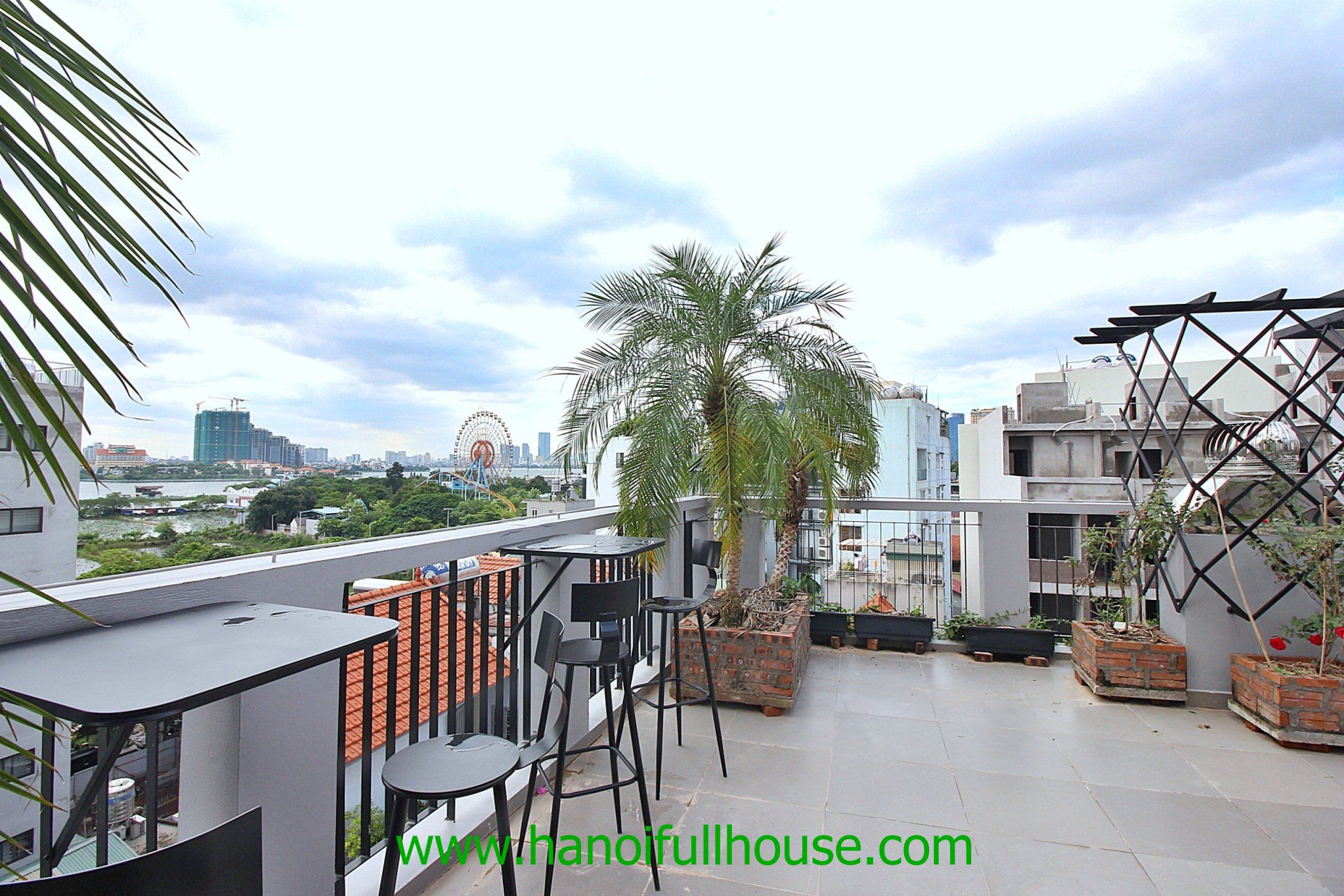 Modern and bright apartment with 2 bedrooms on Trinh Cong Son str for rent