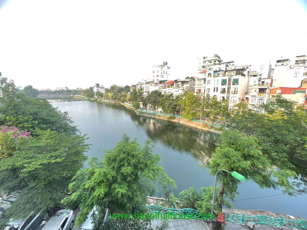 Nice and cheap serviced apartment with lake view in Ho Tay for rent