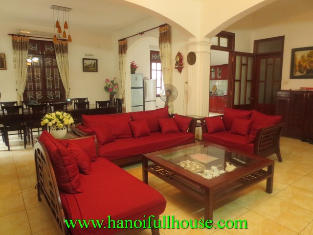 Cheap nice villa for rent in Tay Ho dist. Garden & courtyard, fully furnished villa