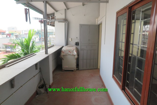Super cheap two-bedroom house on Au Co, Tay Ho for rent, $450/month