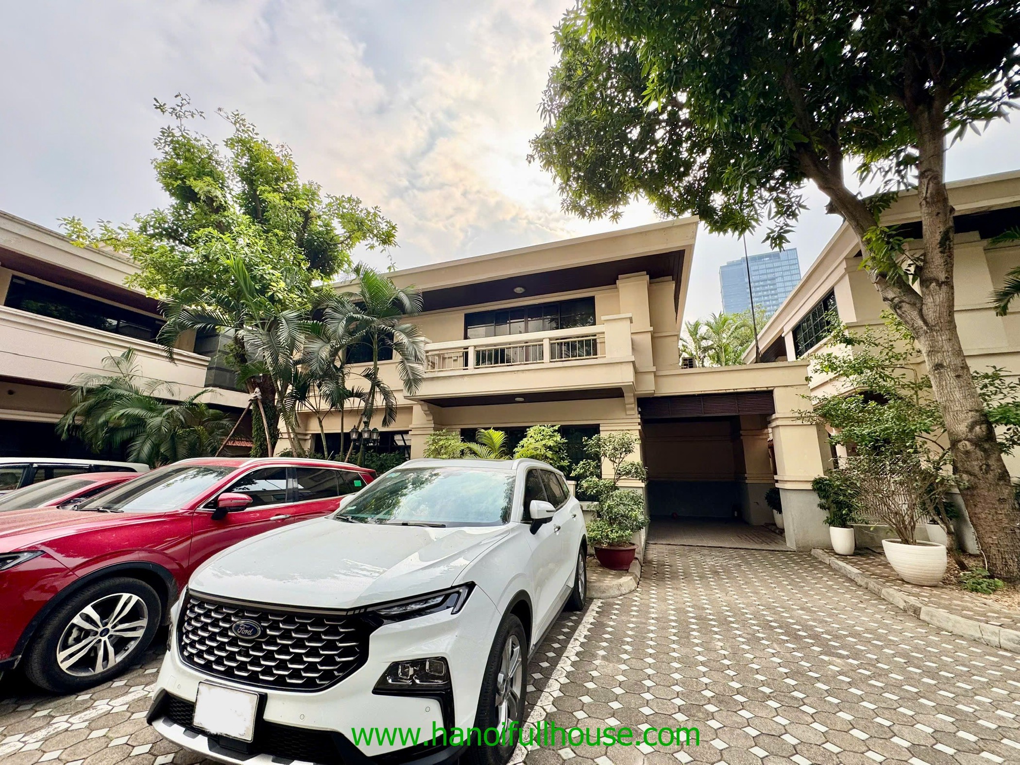 Biệt thự đủ đồ, 3 phòng ngủ, hiện đại ở Tây Hồ cho thuê