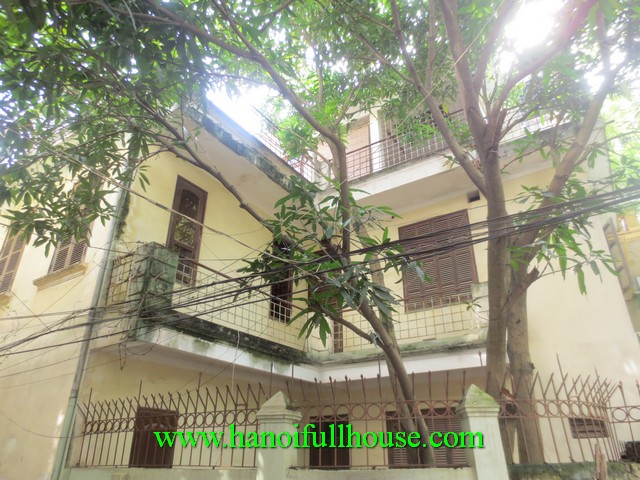 A big terrace & yard house with 4 bedroom in Ba Dinh district, Ha Noi for rent