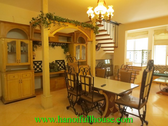 Cho thuê căn hộ 2 tầng quận Hoàn Kiếm giá rẻ. Căn hộ rất đẹp, hiện đại