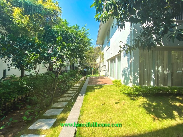 A very beautiful & modern villa in Ecopark Urban for lease. Big yard & garden, full facilities