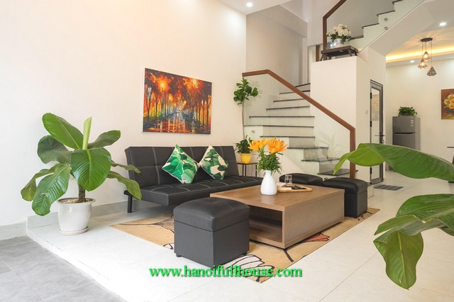 Cho thuê căn nhà mới xây, thiết kế theo phong cách hiện đại, 6 phòng ngủ, đầy đủ đồ đạc.