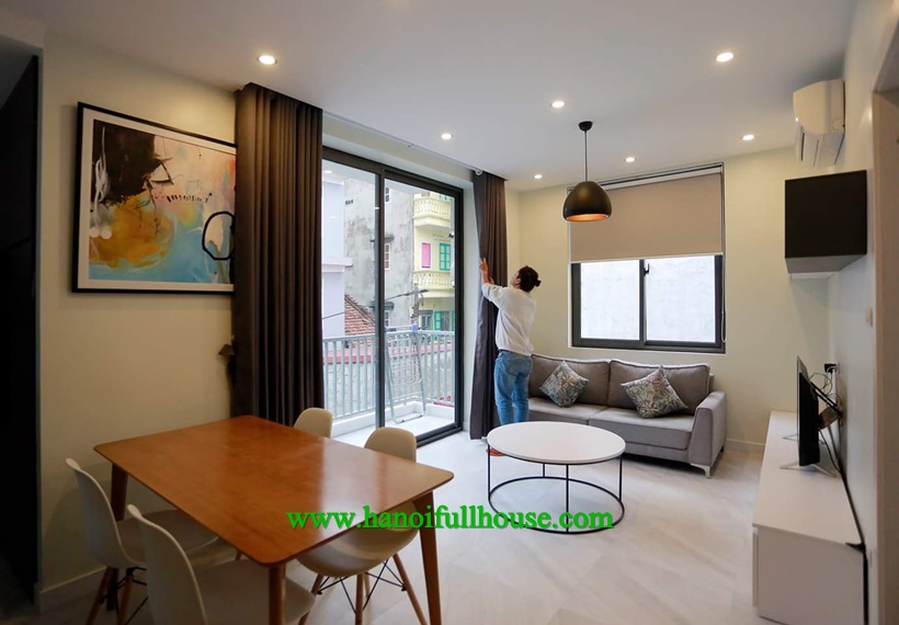 Cho thuê căn hộ 1 ngủ riêng biệt mới có sân thượng ở gần Đại sứ quán Nhật