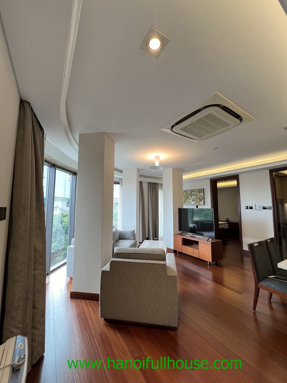 Cho thuê căn hộ 1 phòng ngủ hiện đại tại Trúc Bạch.