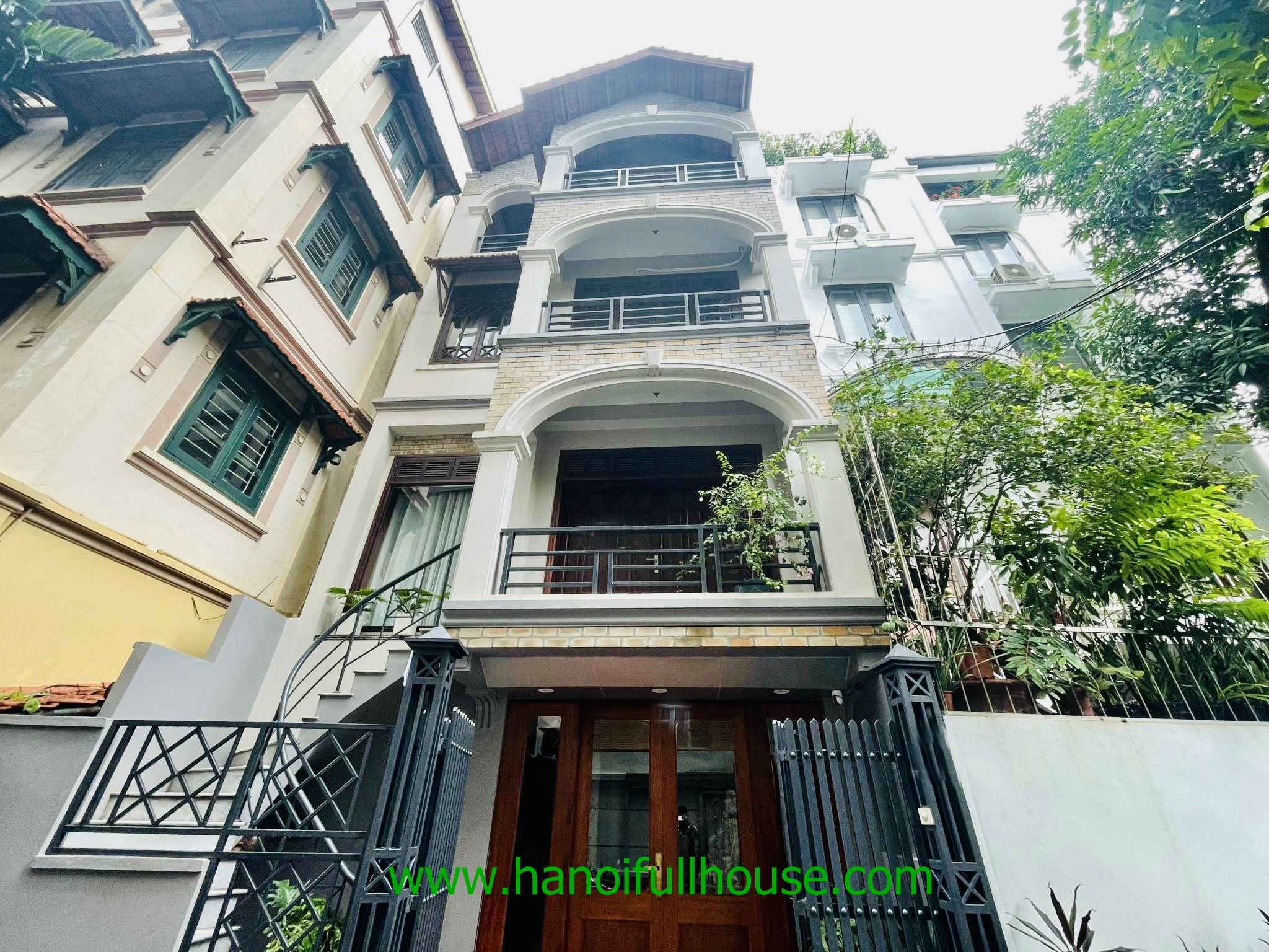 For rent house with 4 bedrooms, fully furnished in Tay Ho dist