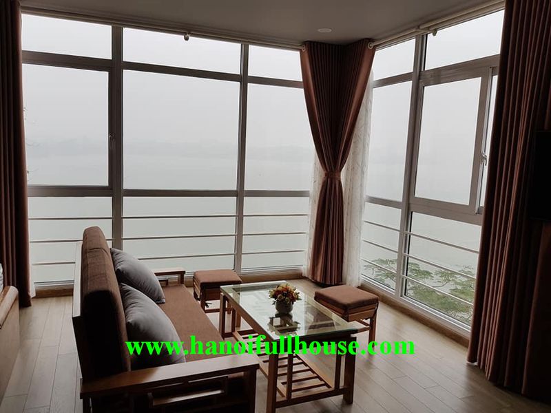 Lake view studio in Lang Yen Phu street, brand new and lots of natural light. 