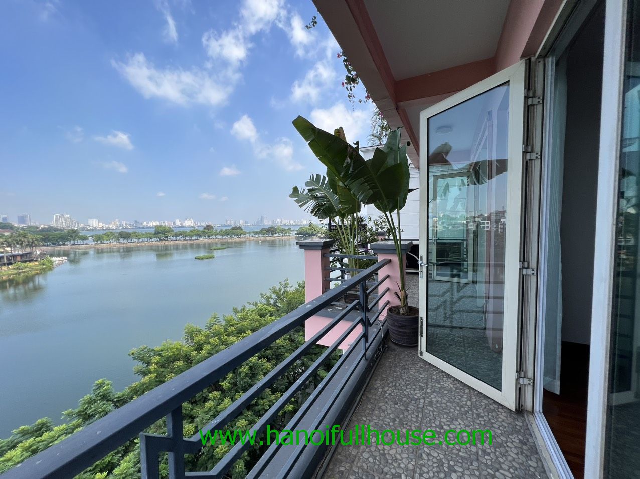 Truc bach lake view serviced apartment with 2 bedrooms, fully furnished for rent in Ba Dinh dist, Hanoi