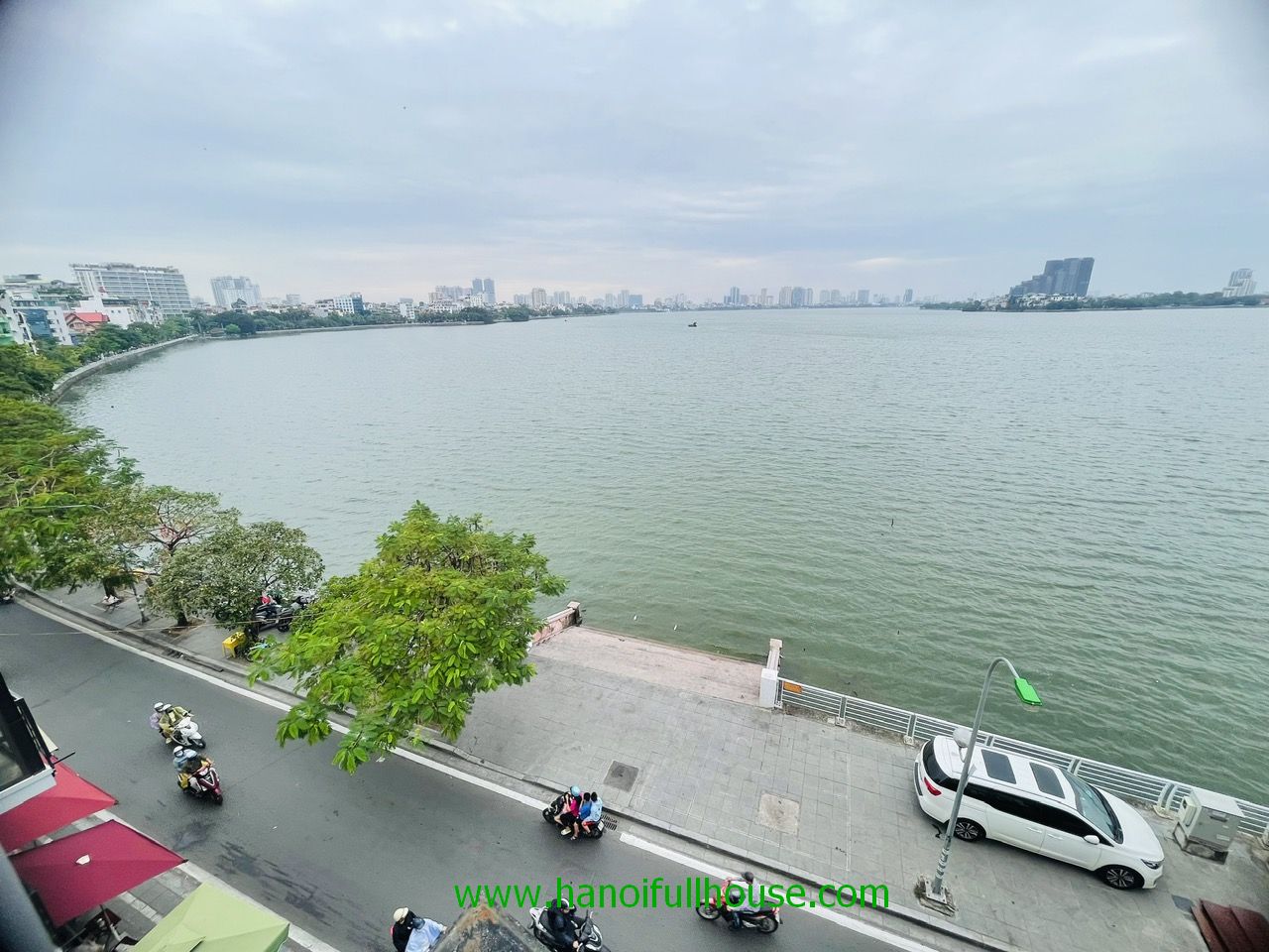 Biệt thự tuyệt vời 9 phòng ngủ, có thang máy cho thuê ở Tây Hồ