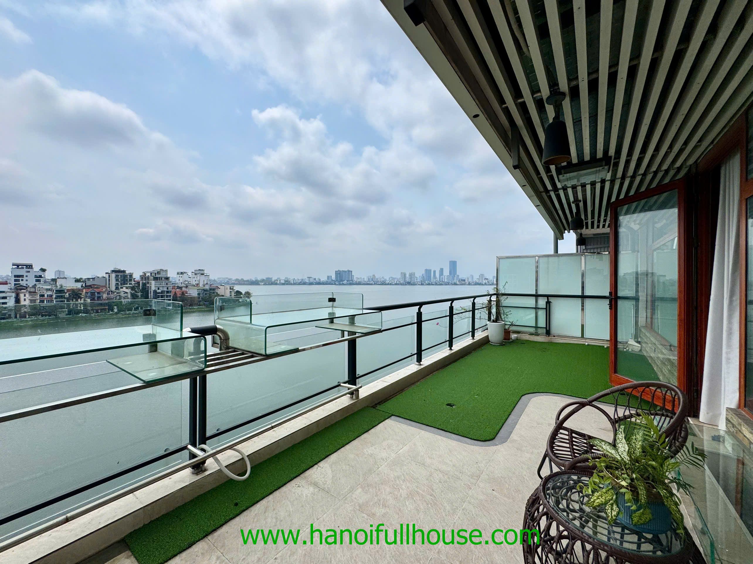Căn hộ view Hồ, 1 phòng ngủ, ban công rộng ở Tây Hồ cho thuê