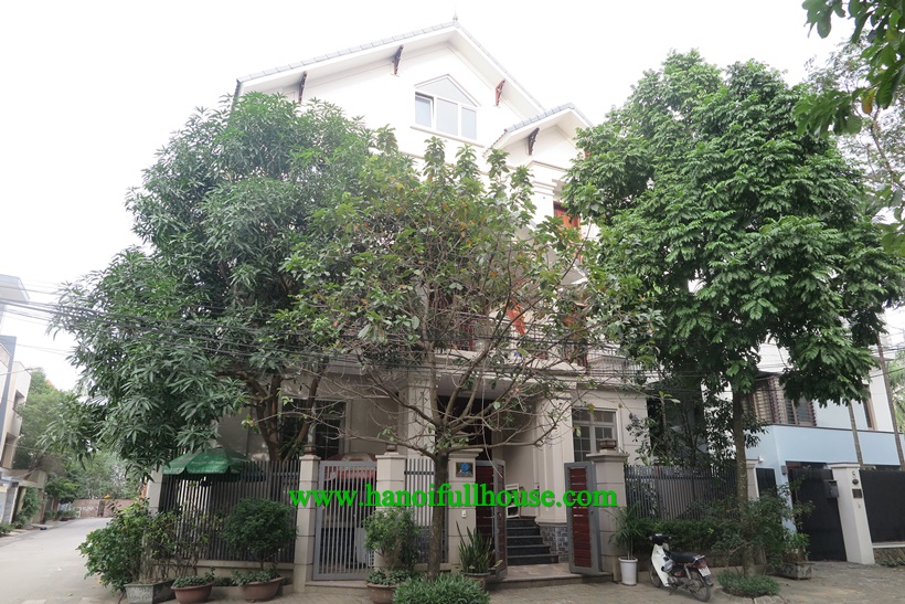 Full furniture Villa in Vuon Dao Urban for rent: full of light and parking car 