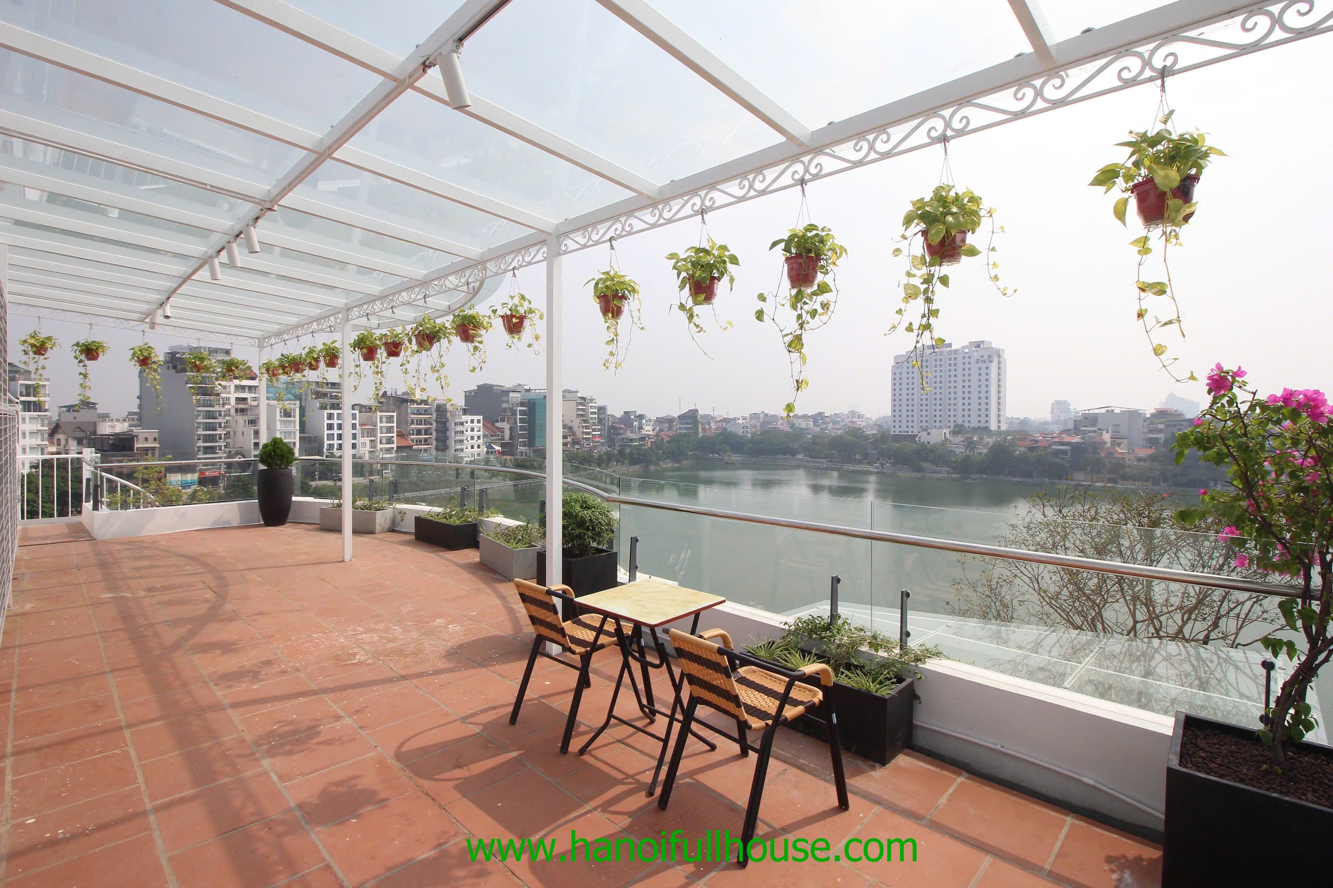 Lake view apartment with 3 bedrooms, high floor in Tay Ho dist