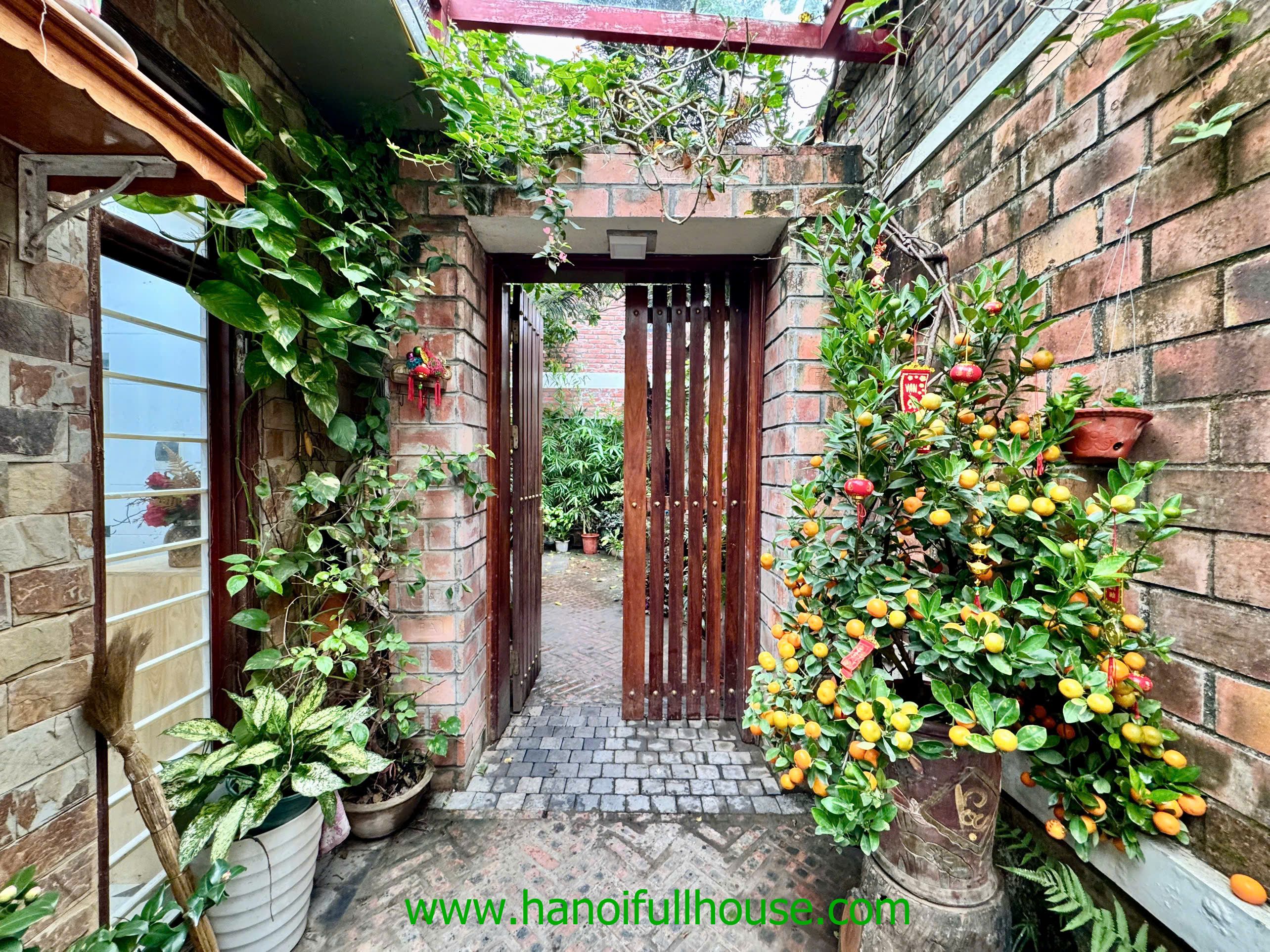 For rent nice apartment has 1 bedroom in Dang Thai Mai, Tay Ho